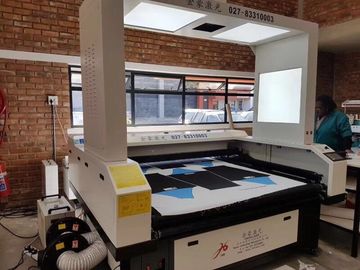 150 Watts CO2 Vision Laser Cutting Machine For Custom Cycling Jerseys JHX - 180100S